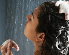 Как правильно мыть волосы, чтобы они дольше оставались чистыми и объёмными